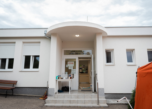 Koliko je umrlih i hospitaliziranih bilo cijepljeno, a koliko nije? Ovo su brojke