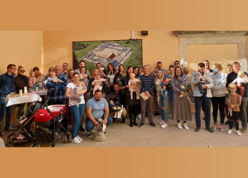 Potpore Općine Tisno za novovjenčane parove i novorođenu djecu: Po jednu, tri, pet i sedam tisuća kuna