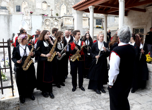 Glazbari na sv.Ani preminulim sugrađanima odali počast!