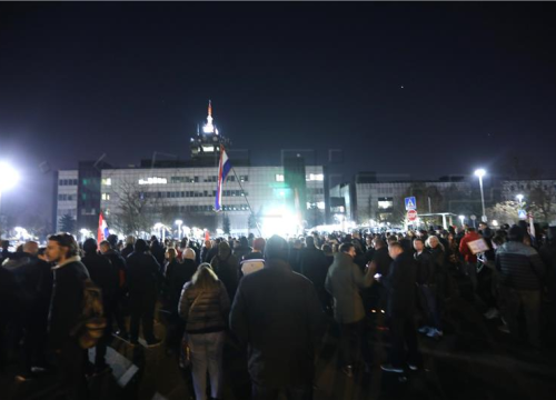 Prosvjed ispred HRT-a: 'Bill Gates, talmudisti i soroševci'