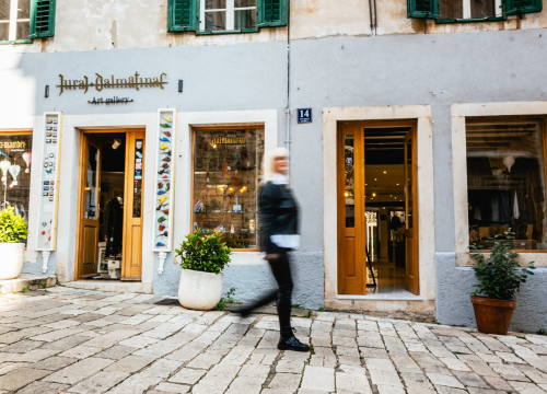 Crni petak u Galeriji Juraj Dalmatinac donosi popuste od 20 posto i posebnu akciju na Berbera i Stipicu!