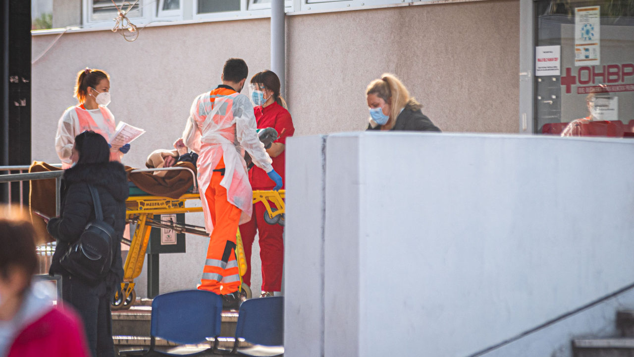 U srijedu 6136 novozaraženih: 'Ima ljudi koji na bolesnima i umirućima skupljaju jeftine političke poene'