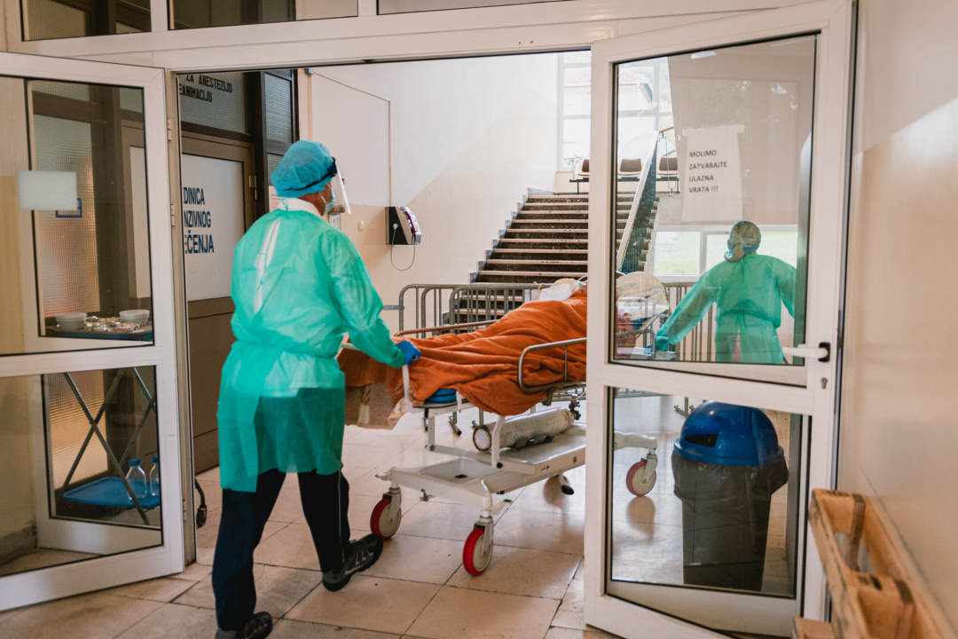 Katarina s covid pacijentima radi od početka pandemije: 'Maštam da se naspavam'