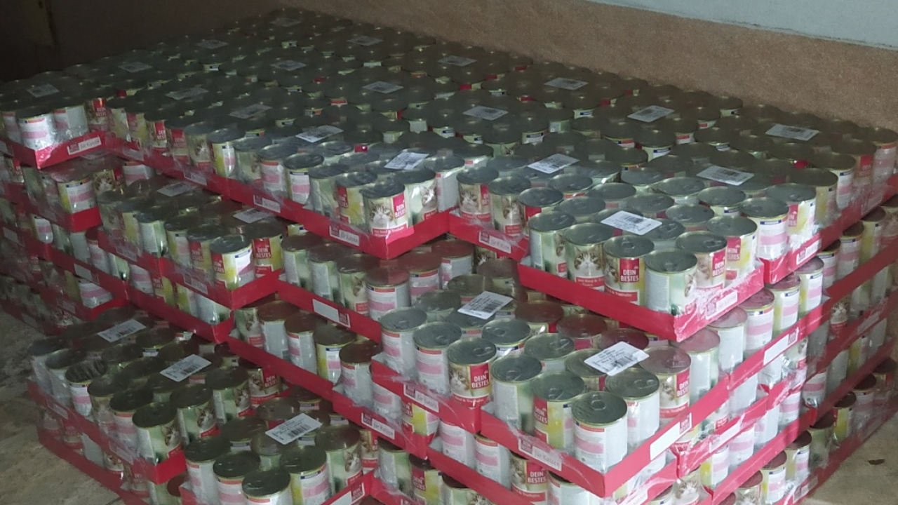 Bravo dm! Donirali su tonu hrane udruzi Šibenske šape, prve gladne mace već su večerale