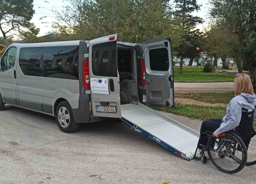 U sklopu projekta Tourism4all udruga Aurora osigurala hidrauličnu rampu za prijevoz turista s invaliditetom