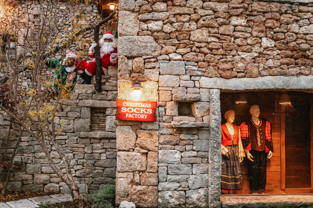 Djed Božićnjak čarobno selo preselio u Amadria Park! Dođite na radionice, koncerte, klizanje i božićne delicije!