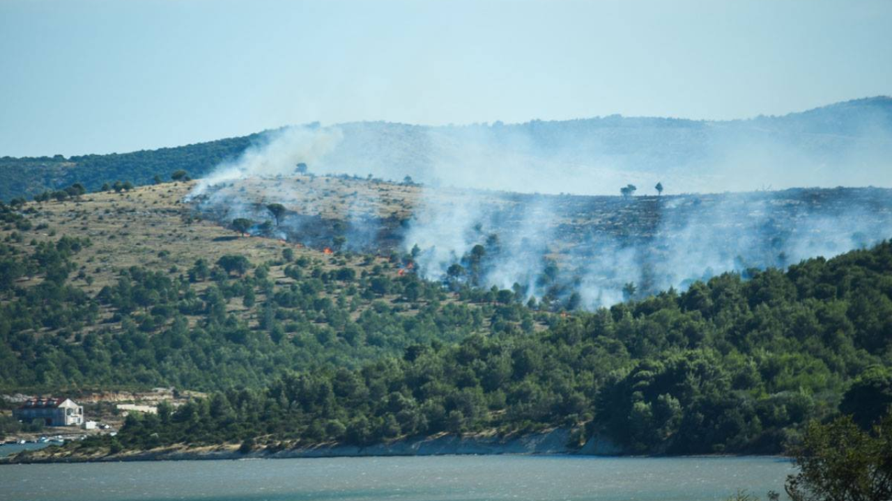 Piroman (31) optužen zbog podmetanja požara koji je ovog ljeta došao do kuća u Jadrtovcu i Žaboriću