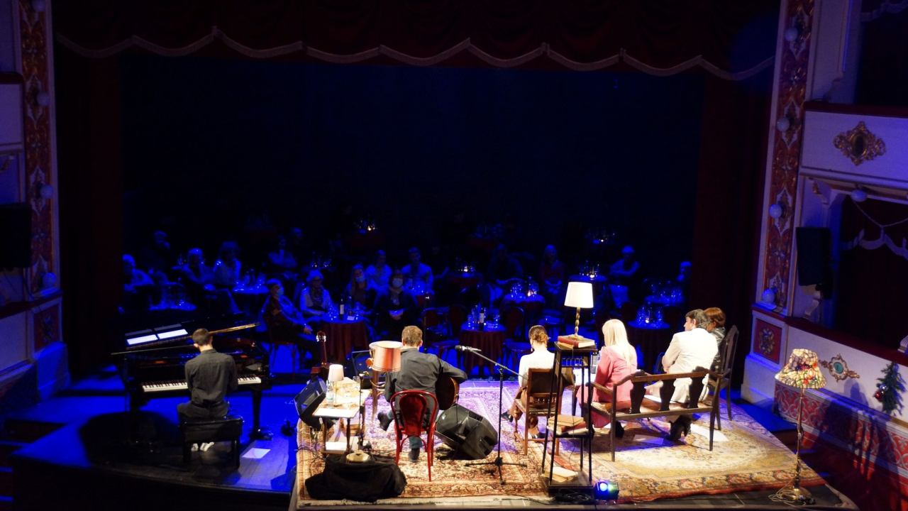 Bajkovita večer u šibenskom kazalištu: Puno Jesenjina, malo Arsena i nešto snijega na kraju