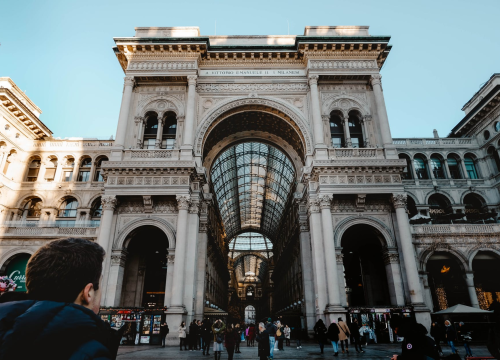 Omikron varijanta brzo se širi Italijom, novi slučajevi otkriveni u Milanu i Napulju