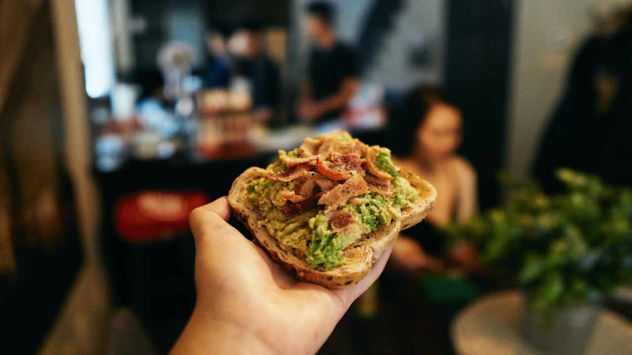 Avocado tost party u Azimuta: Nakon blagdana vrijeme je za detox uz hit namirnicu i vrhunsku playlistu