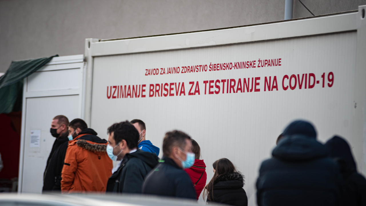 Najgore od početka epidemije: U županiji danas 431 osoba s pozitivnim testom, u šibenskoj bolnici 60 pacijenata