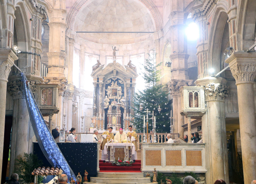 Fotografija 9 - U šibenskoj katedrali svečana misa na blagdan Sveta tri kralja