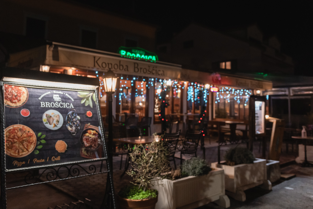 Isprobajte neka od ukusnih alla carte jela konobe Brošćica!