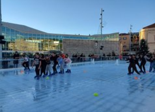 Fotografija 15 - Održana 'Šibenska zimska Olimpijada': Pet ekipa odmjerilo snage na ledu, Jurini Jazavci pobijedili