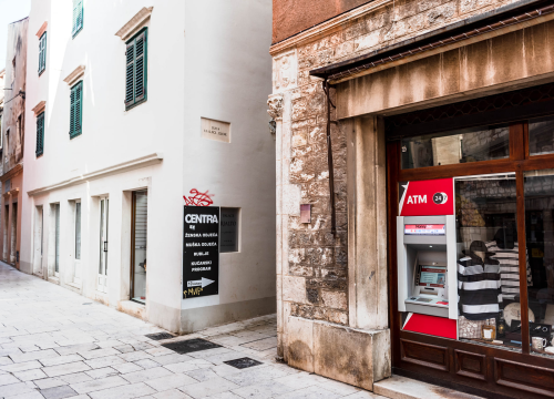 Fotografija 3 - Ugaoni stupovi još su jedna posebnost Šibenika: 'Plemići su na taj način demonstrirali svoju moć'