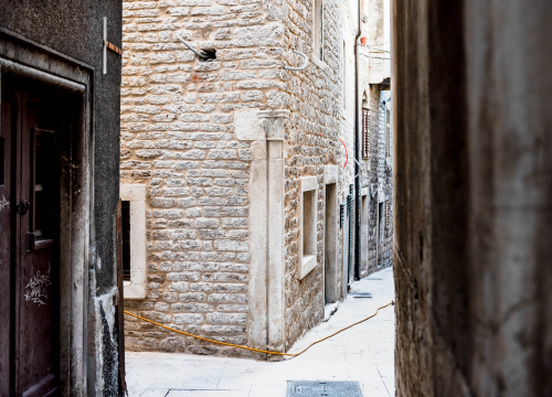 Fotografija 4 - Ugaoni stupovi još su jedna posebnost Šibenika: 'Plemići su na taj način demonstrirali svoju moć'