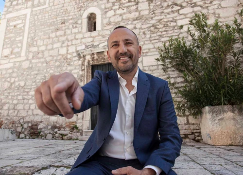 Grmoja Zekanovića u prolazu nazvao 'žetončinom', ovaj odgovorio: 'Išao je po lijek za konje'
