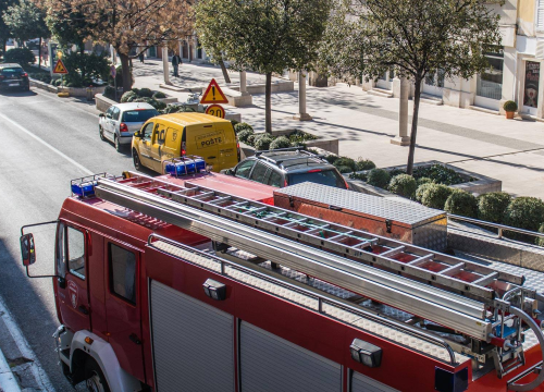 Vatrogasci u županiji imali deset intervencija: Gasili požare u Mravnicama, Đevrskama, Radučiću, Suhopolju…