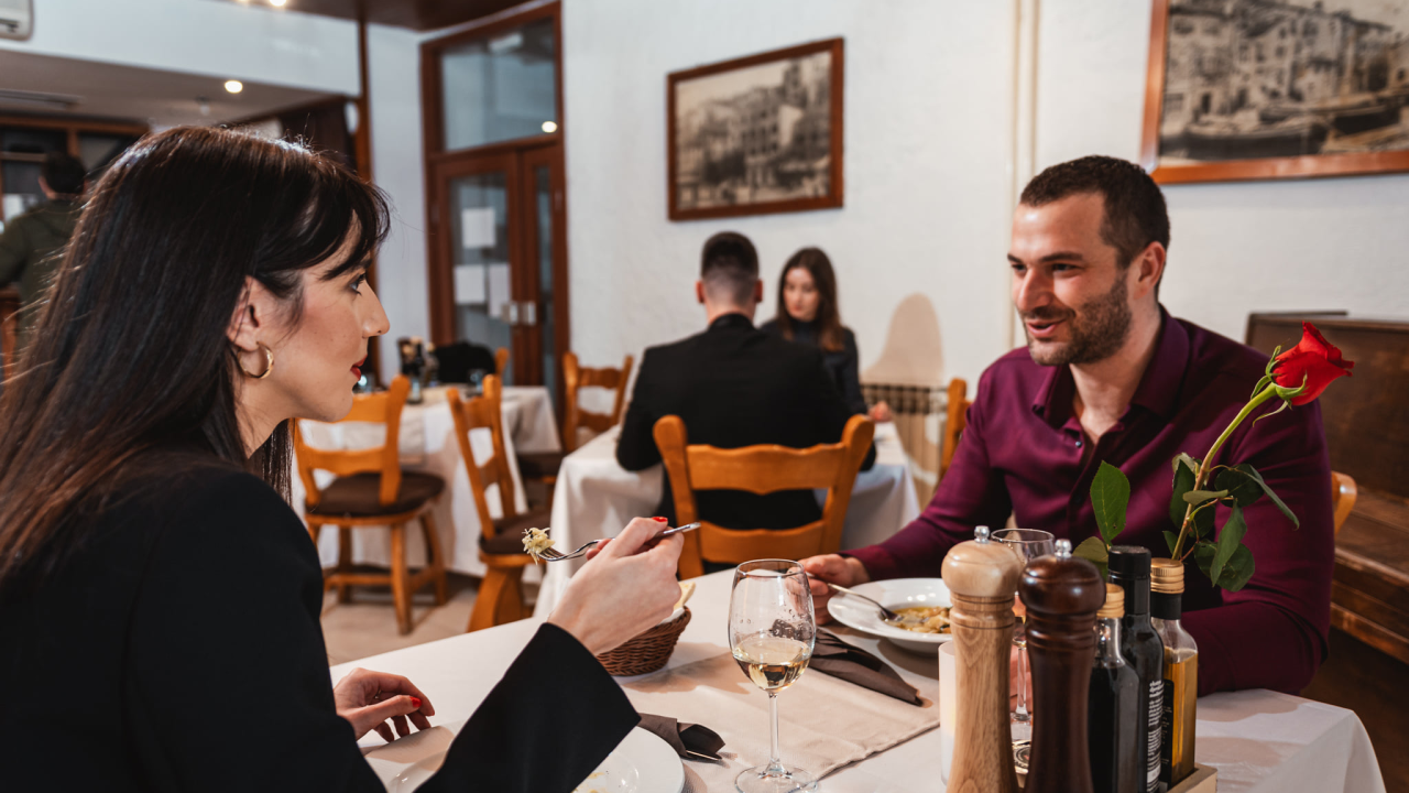 Zanimljive večeri kantautora, glazbe i odlične hrane očekuje vas u Taverni Kula!