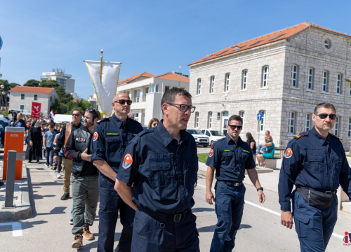 Fotografija 6 - Procesijom kroz mjesto Vodičani obilježili Dan grada i blagdan Našašća sv. Križa