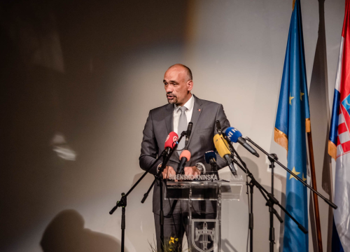Fotografija 23 - Dodijeljene nagrade zaslužnima, predsjednik Milanović poručio: 'Ovo je županija kvalitetnog života i pametnih ljudi'