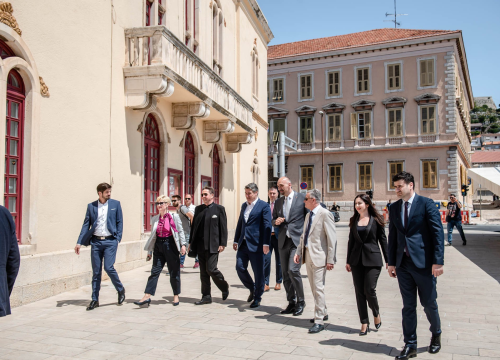 Fotografija 32 - Dodijeljene nagrade zaslužnima, predsjednik Milanović poručio: 'Ovo je županija kvalitetnog života i pametnih ljudi'