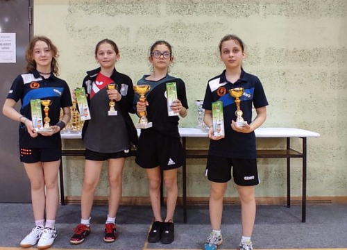 Briljantan uspjeh mladih šibenskih stolnotenisačica u Krapini