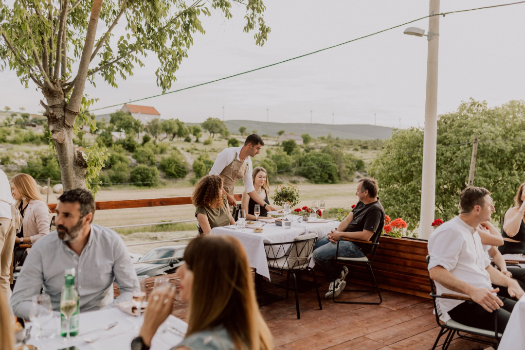 Konoba Campanelo otvorila je terasu s najljepšim pogledom uz gostovanje Melkiora Bašića!