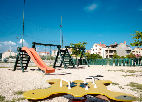 Fotografija 8 - Novi tobogan, ljuljačka, klackalica…: Uskoro kreće obnova dječjeg igrališta u Zablaću