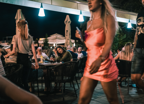 Na terasi ispred hotela Jadran očekuju vas odlične svirke i vrhunska zabava!