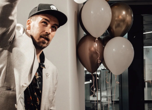 Fotografija 3 - Petar je uzeo ženino prezime, bio na porodu i ne vidi čemu hvaliti očeve koji mijenjaju pelene: 'Dijete smo zajedno napravili'