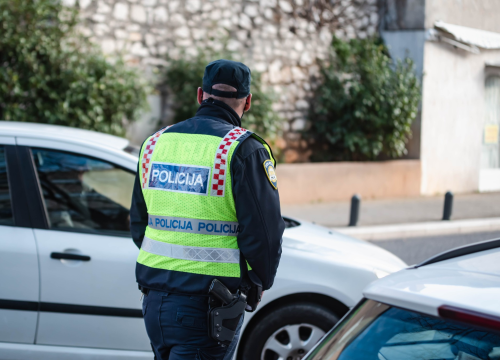 Privedena dvojica vozača koji su vozili pijani i pod zabranom