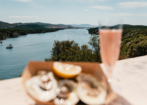 Fotografija 8 - Posjetite novootvorenu kušaonicu školjaka i vina Oyster22!