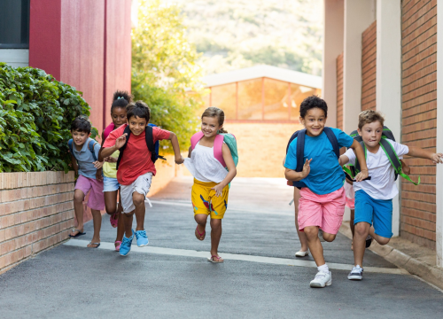 Poznati domaći trgovački lanac i ove je godine razveselio prvašiće svojih zaposlenika