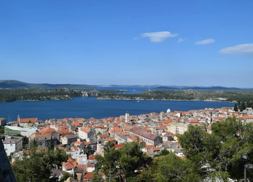 Pretežno sunčano, popodne naoblačenje