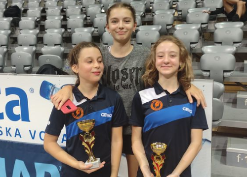 Fotografija 5 - Perjanica kluba: Šibenska stolnotenisačica Loreta Mandić druga na turniru u Zadru