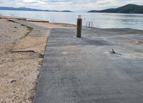 Fotografija 3 - Sanacija plaže u Zablaću neće skoro: Grad raskinuo ugovor s izvođačem radova, traže novog