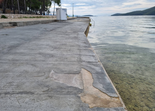 Fotografija 8 - Sanacija plaže u Zablaću neće skoro: Grad raskinuo ugovor s izvođačem radova, traže novog