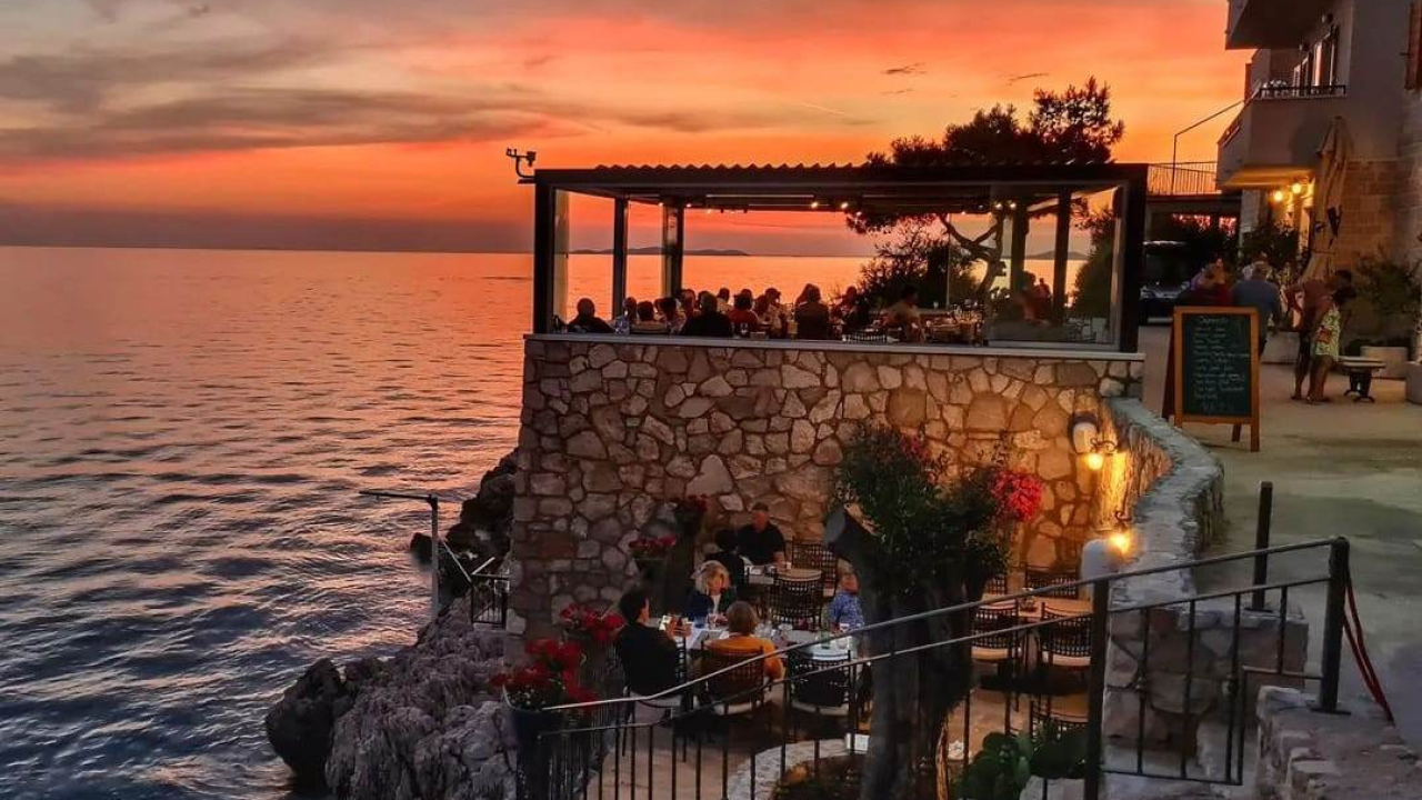 Postani dio tima vrhunske primoštenske konobe Capocesto!