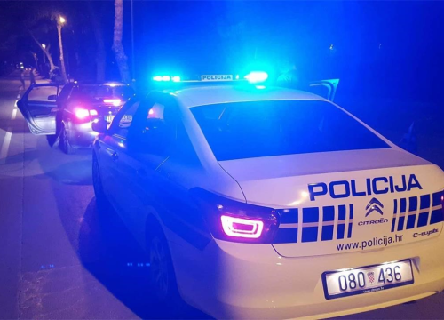 Pijani Ukrajinac automobilom driftao po Srimi. Prenoćio u policijskoj postaji