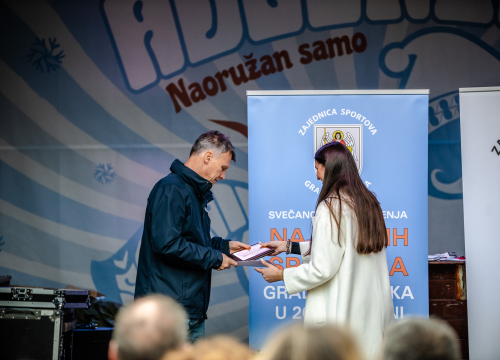 Fotografija 9 - Toni Slavica i Nives Radić, vaterpolisti Solarisa i vaterpolistice Viktorije ovogodišnji su laureati