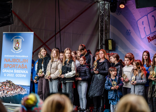 Fotografija 13 - Toni Slavica i Nives Radić, vaterpolisti Solarisa i vaterpolistice Viktorije ovogodišnji su laureati