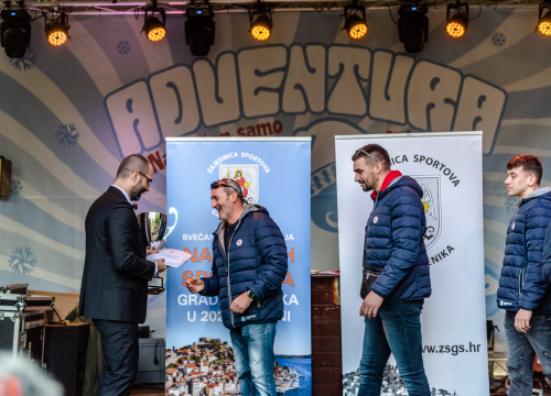Fotografija 23 - Toni Slavica i Nives Radić, vaterpolisti Solarisa i vaterpolistice Viktorije ovogodišnji su laureati