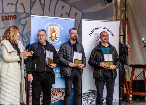 Fotografija 29 - Toni Slavica i Nives Radić, vaterpolisti Solarisa i vaterpolistice Viktorije ovogodišnji su laureati