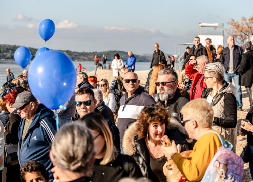 Fotografija 7 - Nekoliko odvažnih okupalo se na Banju u podne na samu Novu godinu: 'U-vodi-mo euro'
