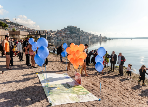 Fotografija 13 - Nekoliko odvažnih okupalo se na Banju u podne na samu Novu godinu: 'U-vodi-mo euro'