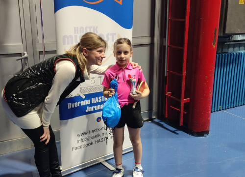 Divan uspjeh mlađih šibenskih stolnotenisača u Zagrebu