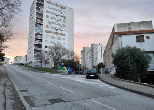 Fotografija 2 - Šahtovi u Njivicama i na Njegoševu sanirani: Čekaju se još usporivači kraj škole