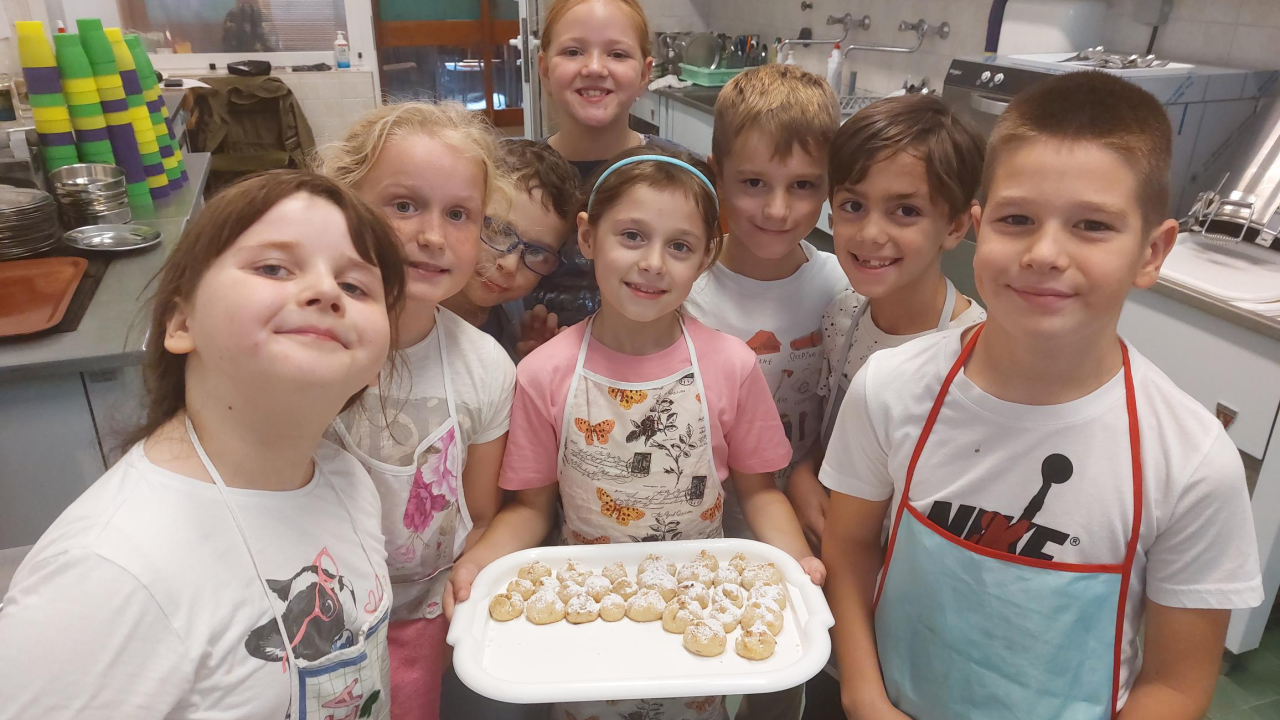 Učiteljica Anita od malih nogu voli raditi kolače, a sada tu ljubav prenosi na učenike: 'Neki žele postati slastičari kad narastu'