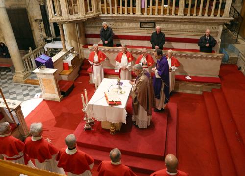 Fotografija 2 - U katedrali održano misno slavlje s obredom pepeljenja